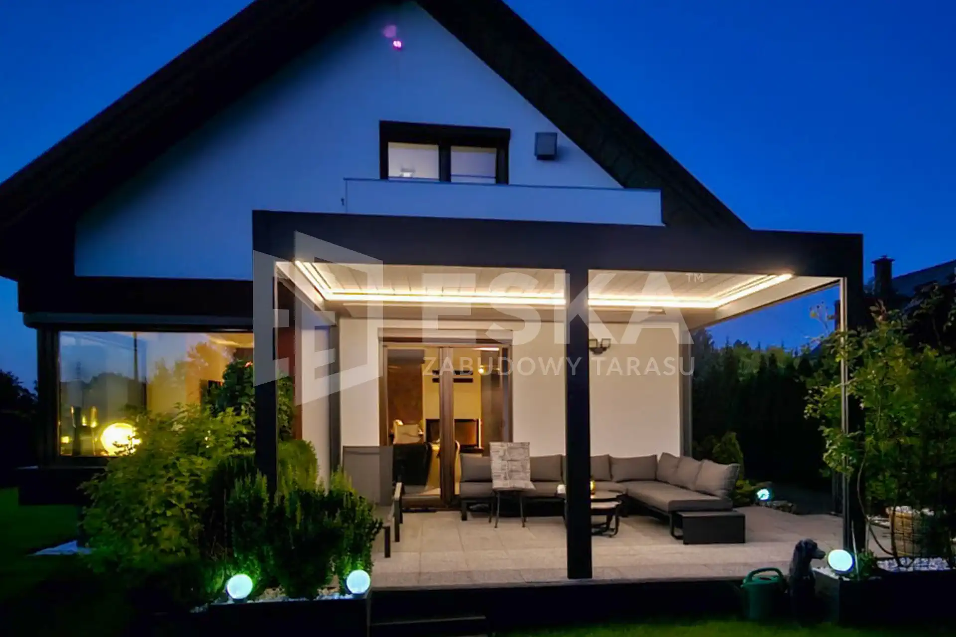 Pergola tarasowa przyścienna, Atmosfera na życie w ogrodzie – Eska Zabudowy Tarasu