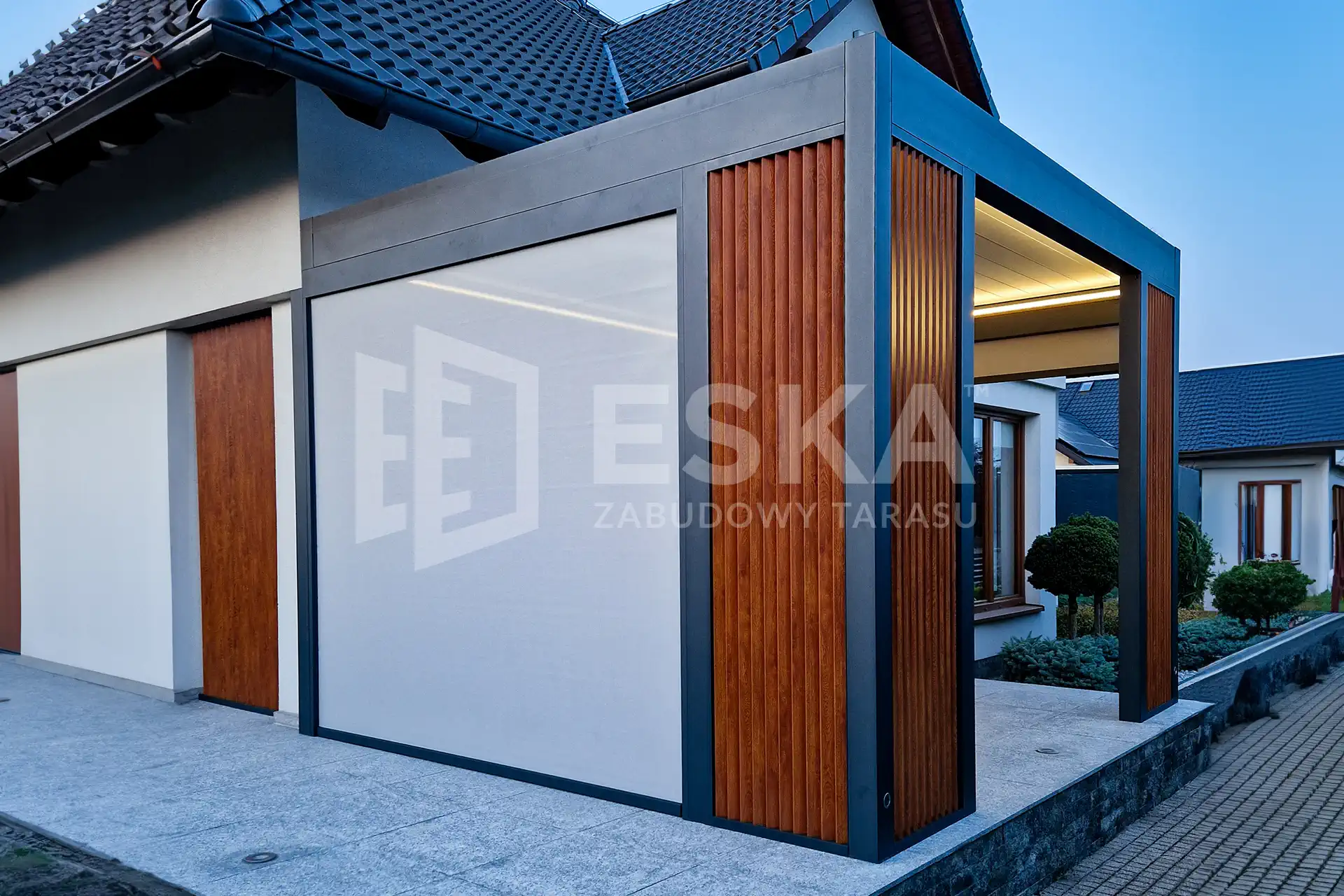 Pergola tarasowa przyścienna, Atmosfera na życie w ogrodzie – Eska Zabudowy Tarasu